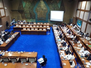 Jonan Rapat di DPR Bahas Anggaran 2018