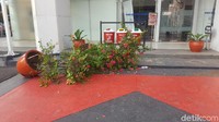 Dirjen Otda Sumarsono menyebut peristiwa itu terjadi pukul 15.00 WIB. Foto: Kemendagri diserang (Zunita-detikcom)