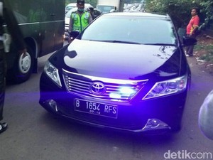 Razia di Cibubur, Polisi Copot Lampu Rotator di Mobil RFS