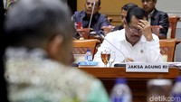Prasetyo mengatakan pernyataannya tentang fungsi penuntutan KPK yang disampaikan dalam rapat bersama Komisi III sebelumnya telah disalahartikan oleh media. Prasetyo waktu itu disebut ingin mengembalikan fungsi penuntutan perkara korupsi dari KPK ke Kejaksaan Agung.