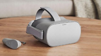 Maka dari keinginan itu, lahirlah Oculus Go. Posisinya ada di antara Oculus Rift dan Samsung Gear VR. Perangkat ini dibanderol USD 199 atau sekitar Rp 2,7 juta. Oculus Rift sendiri dilepas USD 499, sedangkan Gear VR USD 129. Foto: internet