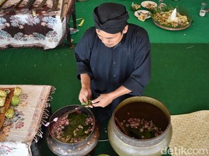 Melihat Prosesi Jamasan Pusaka Tombak Kyai Wijaya Mukti di Yogyakarta