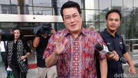 Dedi Prijono keluar gedung KPK usai menjalani pemeriksaan.