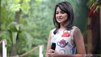 Wanita yang dikabarkan tengah dekat dengan aktor Marcelino Lefrandt itupun turut menyumbangkan suaranya.