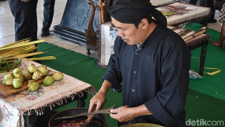 Melihat 6 Pusaka Peninggalan Ki Ageng Pandanaran Dijamas di Semarang Melihat 6 Pusaka Peninggalan Ki Ageng Pandanaran Dijamas di Semarang