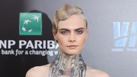Cara Delevigne menuliskan kisahnya di jejaring instagram. Ia hampir saja dicium oleh Harvey namun melawan dan kabur. Neilson Barnard/Getty Images/detikFoto.