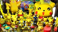 DC, Marvel, serta figur dari berbagai film seperti Star Wars, Predator dan Toy Story terus dikumpulkan hingga bertahun-tahun. Sekitar 70% koleksinya dibei di eBay, 20% dari sesama kolektor di Thailand dan 10% dari kolektor Jepang (Batcat Museum & Toys Thailand/ Facebook)