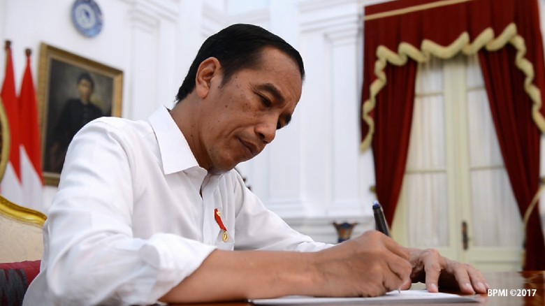 Didampingi Gubernur NTB, Jokowi Hadiri Acara Alumni Al-Azhar Didampingi Gubernur NTB, Jokowi Hadiri Acara Alumni Al-Azhar