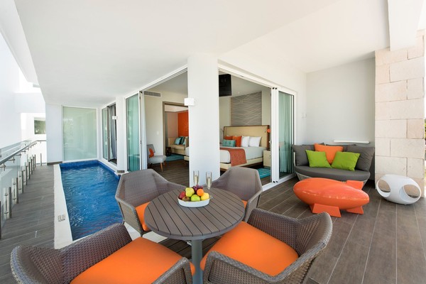 Terinspirasi dari film kartunnya, penginapan tersebut juga diberi nama The Pineapple yang berarti nanas. Dari segi dekor, penginapan yang memiliki luas sekitar 213 meter persegi tersebut juga didesain sedemikian rupa (Nickelodeon Hotels & Resorts Punta Cana/Facebook) Terinspirasi dari film kartunnya, penginapan tersebut juga diberi nama The Pineapple yang berarti nanas. Dari segi dekor, penginapan yang memiliki luas sekitar 213 meter persegi tersebut juga didesain sedemikian rupa (Nickelodeon Hotels & Resorts Punta Cana/Facebook)