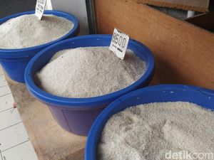 Harga Eceran Tertinggi Berlaku, Pedagang Masih Jual Beras Mahal