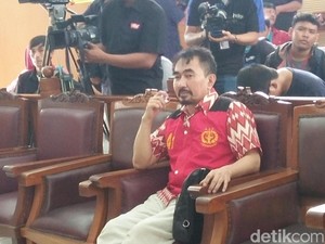 Gatot Brajamusti Dituntut 3 Tahun Penjara