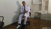 Bagi Anies kegiatan ini bagian dari persiapan upacara pelantikan. Dia akan mengikuti semua yang disiapkan protokol dari Pemda mulai dari penjahit, bahan pakian semua seusai aturan Pemda.