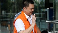 Begini ekspresi Aditya Moha saat tiba di Gedung KPK, Jakarta, Kamis (12/10/2017).