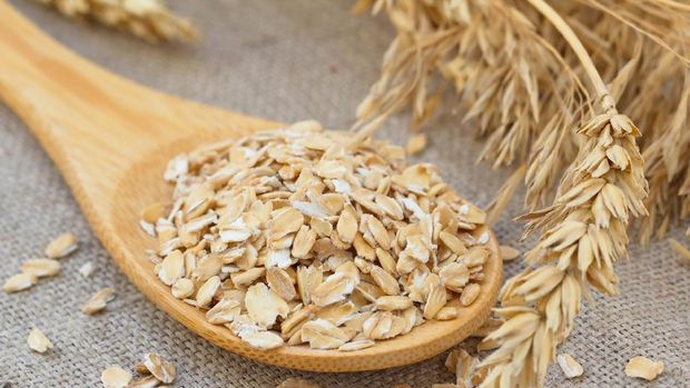 Oats with ears of cereal
