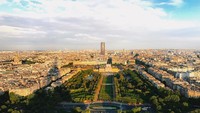 Ini adalah jepretannya saat ikut Tour Eiffel di Paris, Prancis. Lewat tur tu, dia naik sampai ke atas menara Eiffel (Instagram/@kostyuninaa)