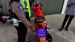 Pelat Nomor Aneh Kendaraan Kids Zaman Now