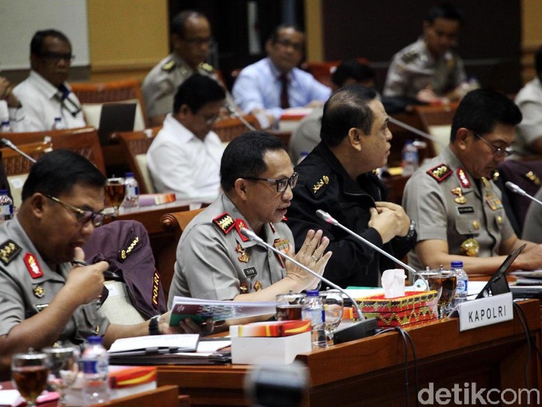Di DPR, Kapolri Jelaskan Progres Aneka Laporan Dirdik KPK Di DPR, Kapolri Jelaskan Progres Aneka Laporan Dirdik KPK