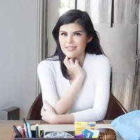 Wanita 25 tahun ini pernah mencicipi bekerja sebagai karyawan di salah satu media yang tergabung dalam perusahaan ayahnya, Mugi Rekso Abadi (MRA) Group. Setelah mendapatkan pengalaman bekerja di media, Dita Soedarjo mulai dipercaya sang ayah untuk memegang Haagen Dazs Indonesia di 2015. Foto: Dok. Arina Yulistara/Wolipop