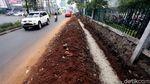 Cegah Banjir, Saluran Air di Jalan Jambore Cibubur Diperbaiki