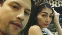 Lucky dan Veronica ternyata telah menikah pada Agustus 2016 lalu dan dihadiri kerabat dekat. (Dok . Instagram/titinira27)