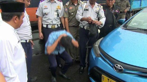 Tangisan-Tak Hafal Pancasila, Begini Penertiban Trotoar di Jaksel