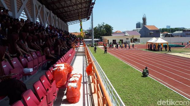 Resmikan Lapangan Thor, Risma Ingin Surabaya Punya Atlet Nasional