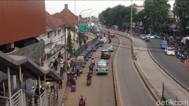 Bajaj hingga Taksi yang Tak Kapok Dirazia di Stasiun Jatinegara