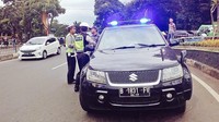 Pemasangan juga harus sesuai dengan pasal 59 UU No.22 Tahun 2009 Tentang Lalu Lintas dan Angkutan Jalan. Istimewa/Instagram/tmcpoldametro.