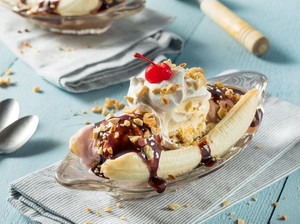 Enaknya Olahan Pisang yang Dinikmati Dingin Bersama Es Krim
