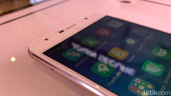 RAM-nya 4 GB dengan memori internal 32 GB. Foto: detikINET/Adi Fida Rahman