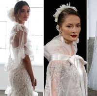 Gaun dengan tambahan penutup lengan juga banyak dihadirkan oleh desainer. Dengan tambahan cape sebagai penutup lengan, memberi opsi bagi calon pengantin mengubah gayanya dari acara pemberkatan sampai resepsi tanpa harus ganti gaun. Tren ini dikeluarkan oleh Marchesa, Naeem Khan, dan Allison Webb. Foto: ist