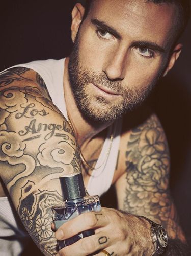 Gantengnya Adam Levine di Iklan Parfum Terbaru 