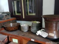 Pedang Jawara dan Dandang Kuno di Museum Pegadaian