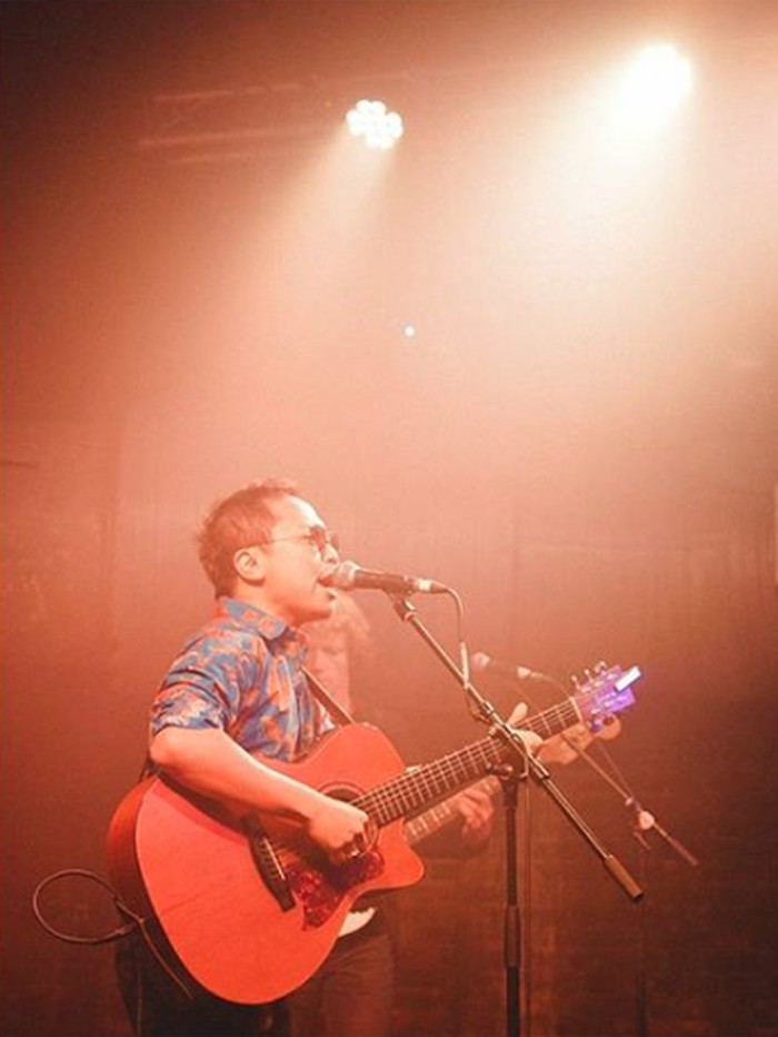 Sandhy Sondoro konser di Inggris.