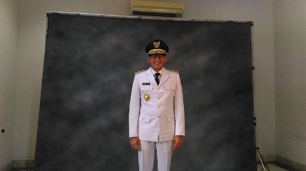 Jelang Pelantikan, Anies-Sandi Fitting Baju Dinas