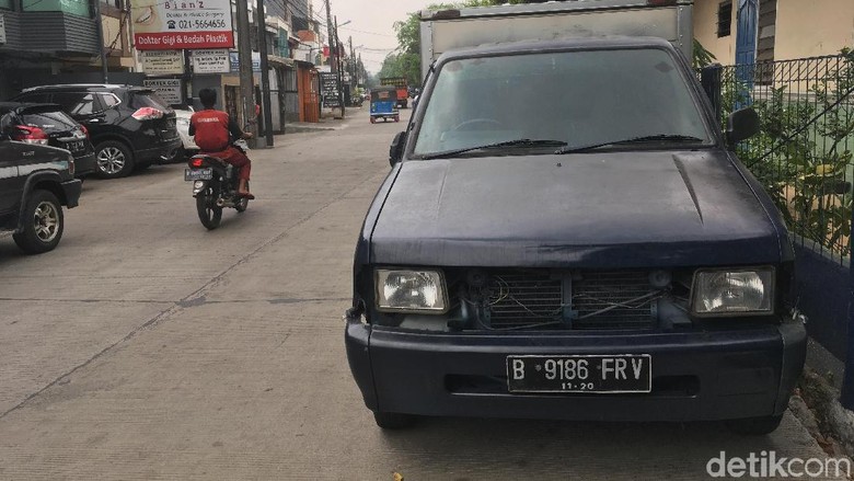 Warga Kedoya Masih Bandel, Mobil Tetap Diparkir di Depan Rumah Warga Kedoya Masih Bandel, Mobil Tetap Diparkir di Depan Rumah