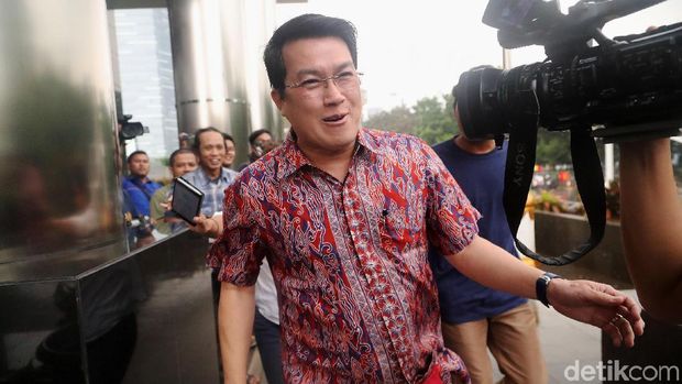 Andi Narogong Disebut Gonta-ganti Mobil hingga 23 Kali