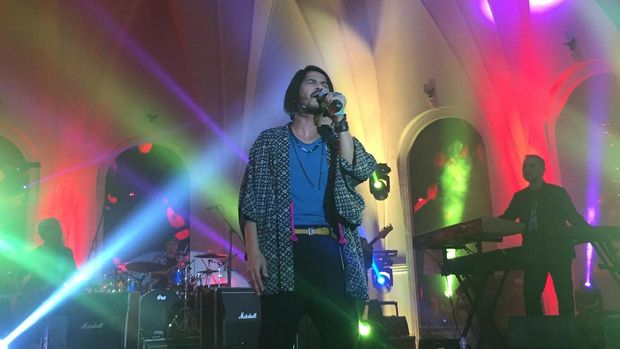 'Yockie Suryo Prayogo in Rock: Menjilat Matahari'