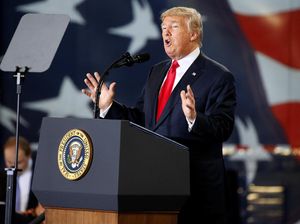 Popularitas Merosot, Trump Jadi Presiden AS Paling Tidak Populer
