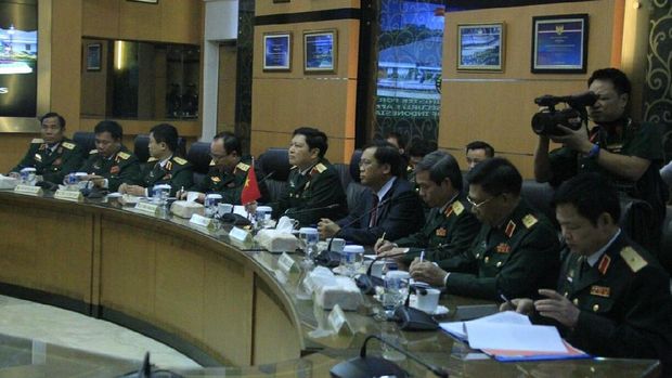 Dalam pertemuan itu, Menko Polhukam Wiranto juga akan membahas tentang pertemuan ke-10 dengan Menteri Pertahanan Vietnam terkait Zona Ekonomi Eksklusif (ZEE)