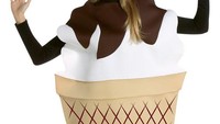 Ada juga nih yang unik, kostum es krim sundae dengan cone dan lelehan cokelat. Topping cherry-nya dijadikan topi lho. Foto: Istimewa