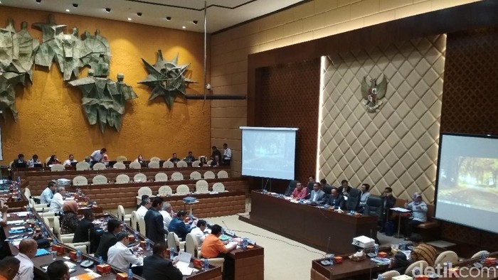 Bahas Anggaran 2018, Menteri PUPR dan Kemenhub Rapat  di DPR