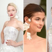 Anting berukuran jumbo akan jadi tren besar baik di industri fashion keseluruhan, atau bridal khususnya. Makin besar yang Anda pakai, makin besar perhatian tertuju pada Anda. Namun ingat, untuk memadukannya bersama gaun yang tak terlalu banyak ornamen di bagian atas. Desainer yang mengangkat tren ini adalah Naeem Khan dan Lela Rose. Foto: ist