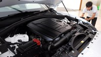 Perbedaan dari type sebelumnya terletak pada penggunaan mesin bensin Ingenium dengan performa lebih baik dengan efisiensi bahan bakar yang meningkat.
