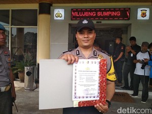 Polisi Baik Brigadir Dikri Raih Penghargaan dari Kapolda Jabar