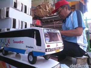 Di Tangan Pria Demak Ini, Limbah Triplek Bisa Disulap Jadi Bus Mainan