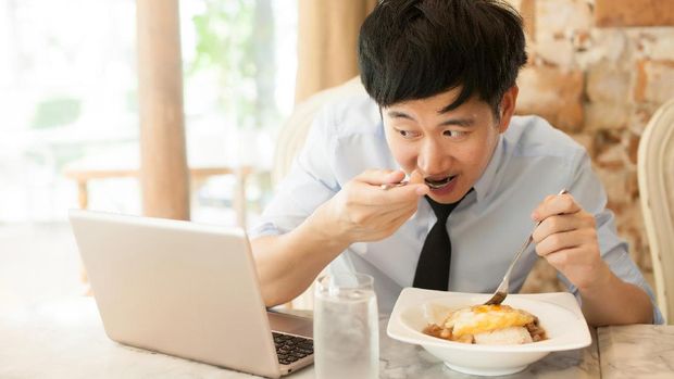 Pola makan yang tidak sehat juga berpengaruh pada kualitas sperma.