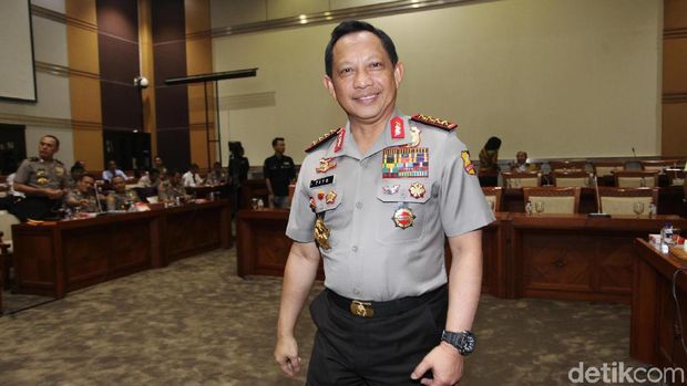 Pengukuhan Guru Besar Jenderal Tito dan 'Kado' Ultah ke-52