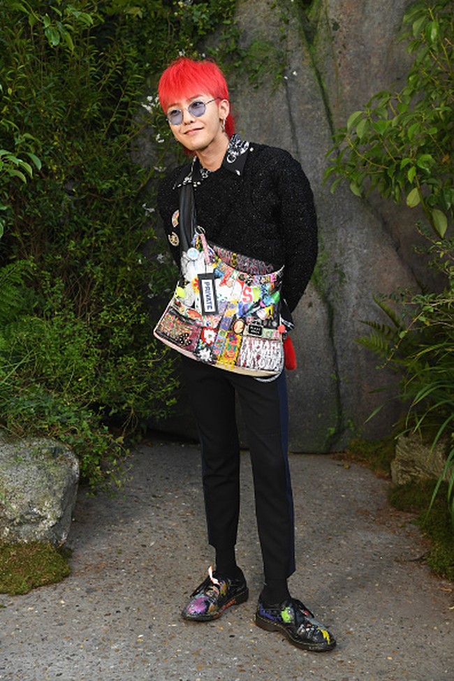 G-Dragon ditunjuk Chanel sebagai house ambassador dan kerap hadir di berbagai fashion show maupun event yang digelar Chanel. Foto: Getty Images