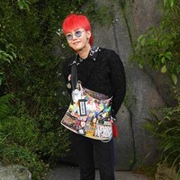 G-Dragon ditunjuk Chanel sebagai house ambassador dan kerap hadir di berbagai fashion show maupun event yang digelar Chanel. Foto: Getty Images